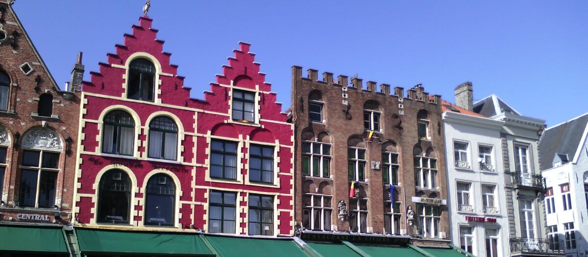 Bruges : de si vieilles pierres ?