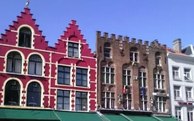 Bruges : de si vieilles pierres ?