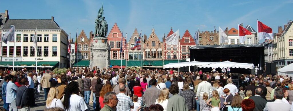 foule à Bruges