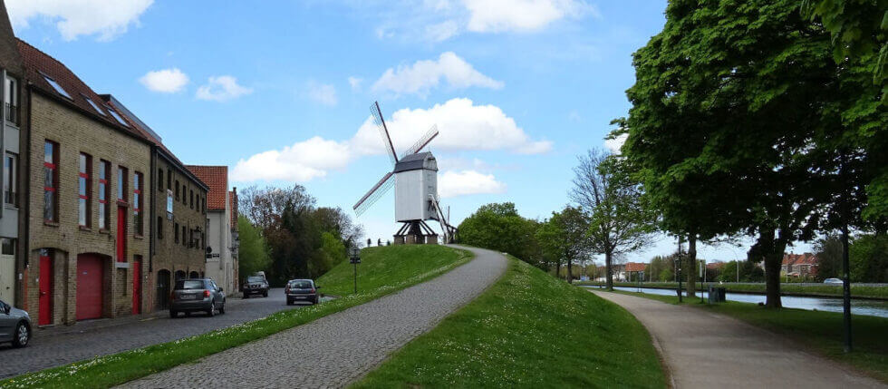 Carte Postale Ancienne – BRUGES – Les Moulins De La Porte Ste-Croix