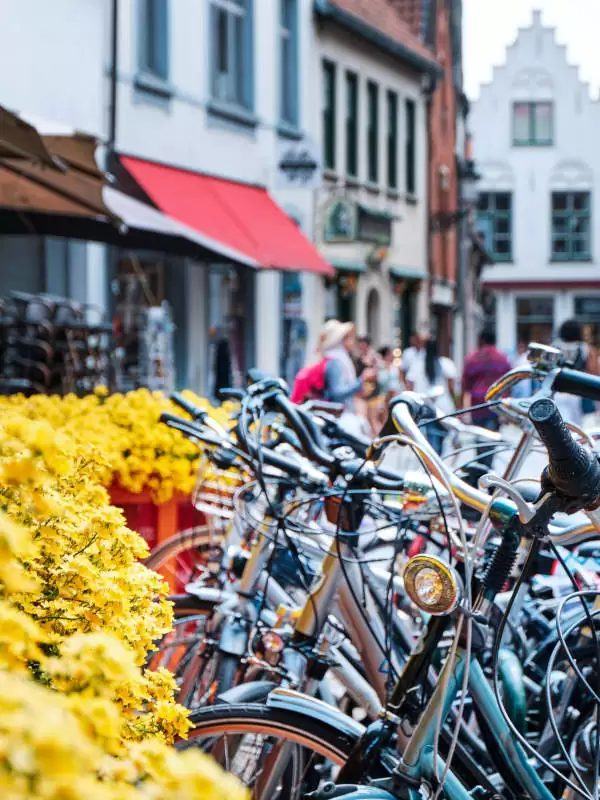 Vélo stationnés en pleine vile de Bruges