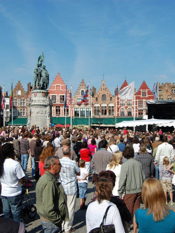 foule à Bruges