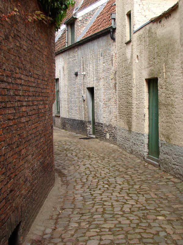 bruges toute petite ruelle