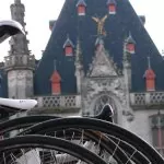 vélo devant le markt de Bruges